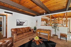 电视、桌上足球、影片库