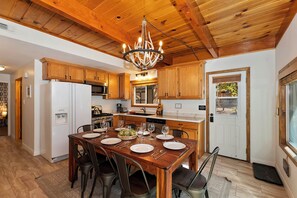 冰箱、微波炉、烤箱、洗碗机