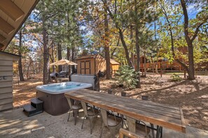 Terrace/patio - Pet Friendly Hot Tub Home located In the coveted Upper Moonridge Neighborhood! (Big Bear City)