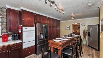 Refrigerador, microondas, horno y lavavajillas