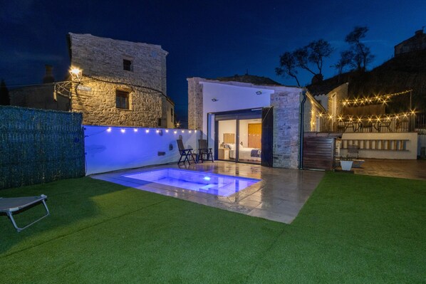 المنشأة من الخارج