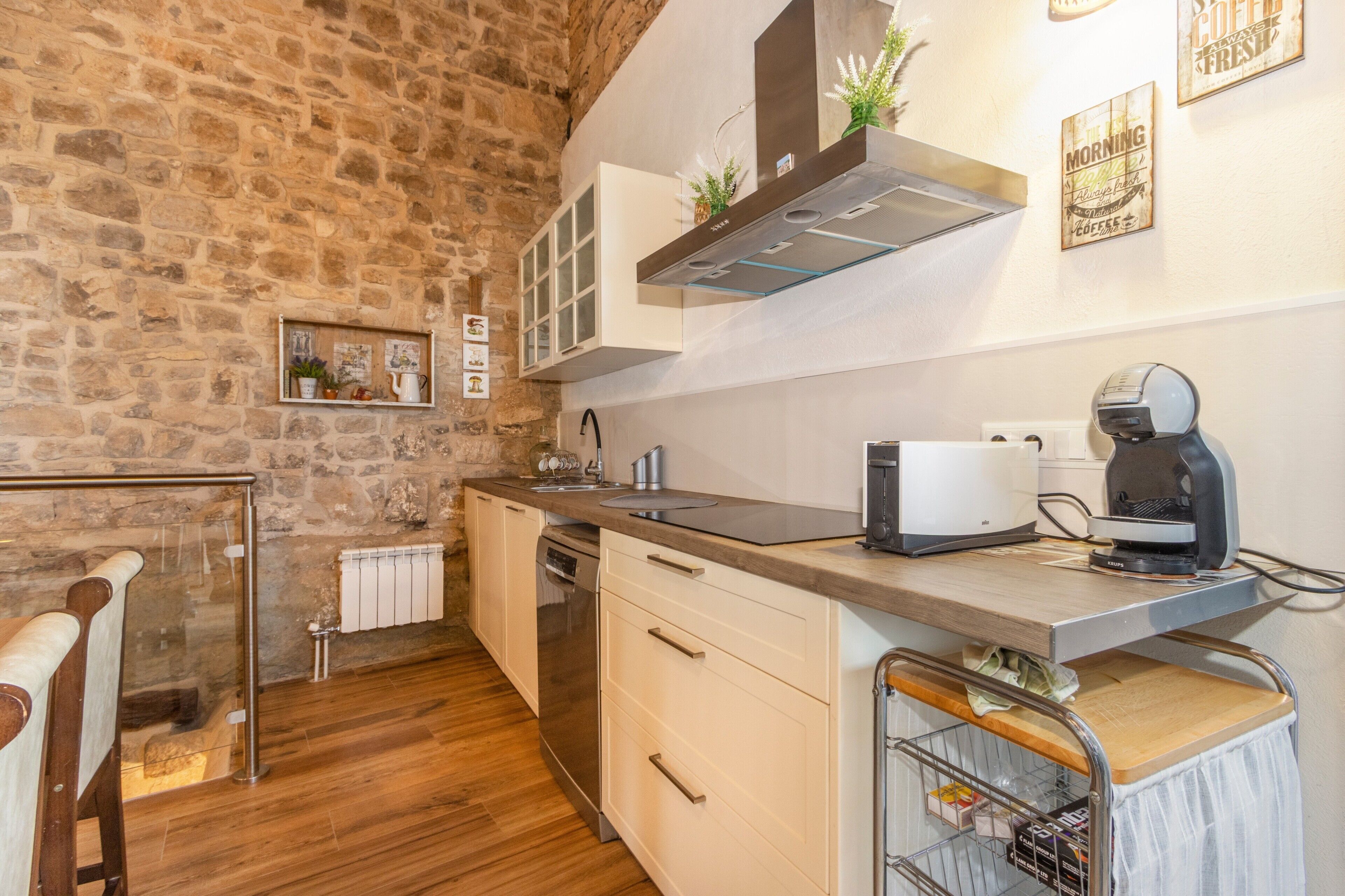 Frigorífic, microones, forn i placa de cuina 