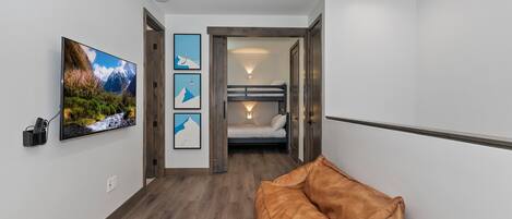 8 bedrooms, free WiFi, bed sheets