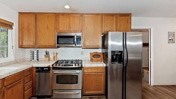 Refrigerador, microondas, parrilla de estufa y lavavajillas