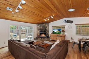 Smart TV, fireplace, DVD player