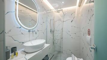 Twin Room | Bathroom