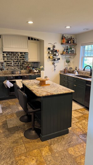 Fridge, microwave, oven, stovetop - Charming 3-bedroom house on the edge of town in pleasant Petoskey (Petoskey)