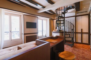 Premium Suite, City View (CONFIDENTIEL-6) | Living area | Offices - Hôtel Confidentiel (Paris)
