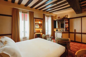 Blackout drapes, soundproofing, free WiFi