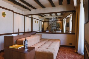 Premium Suite, City View (CONFIDENTIEL-6) | Living area | Offices - Hôtel Confidentiel (Paris)
