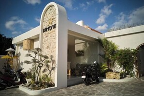 المنشأة من الخارج