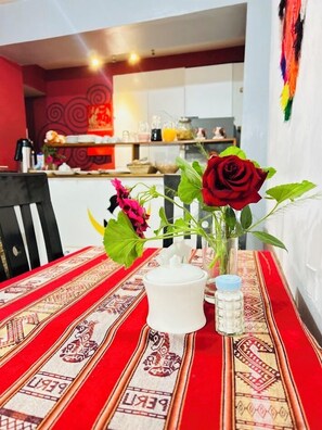 Free daily continental breakfast - CASONA ECOTERRA HOTEL (Cusco)