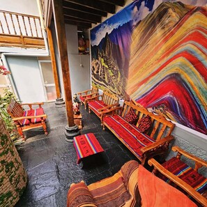 Chambre Simple Classique, vue jardin | Coin séjour | TV connectée de 1000 cm avec chaînes numériques