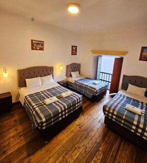 Standard Quadruple Room, Private Bathroom, City View | Desk, laptop workspace, soundproofing, free WiFi - CASONA ECOTERRA HOTEL (Cusco)