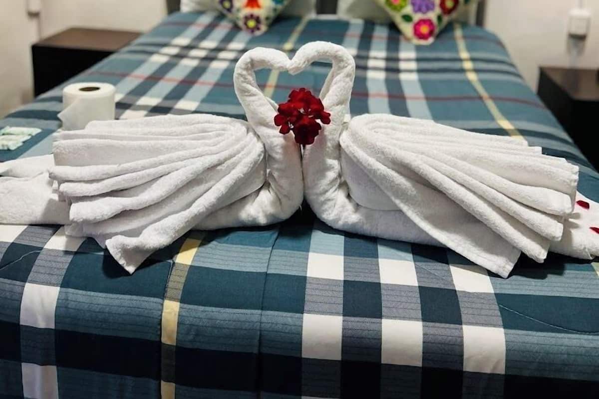 Quarto família, banheiro privativo, vista para o jardim | Escrivaninha, espaço de trabalho para notebook, quartos à prova de som