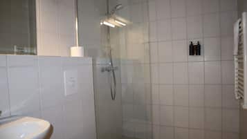 Suihku, ilmaiset hygieniatuotteet, hiustenkuivaaja, pyyhkeet