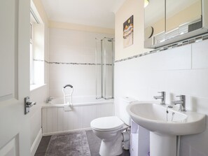 Cottage | Bathroom - Golygfa (Abergele)