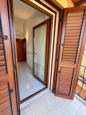 House | Iron/ironing board, cribs/infant beds