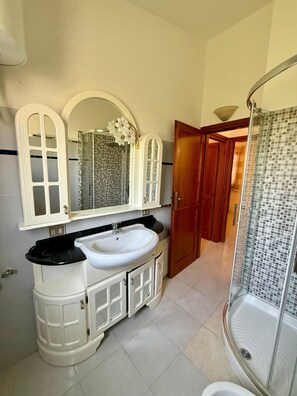 House | Bathroom | Bidet - Casa Vacanza Gallura in Centro (San Teodoro)