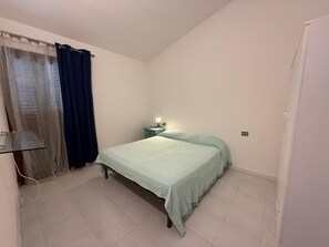 House | Iron/ironing board, cribs/infant beds