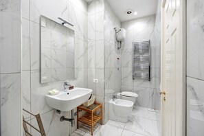 Doccia, asciugacapelli, asciugamani