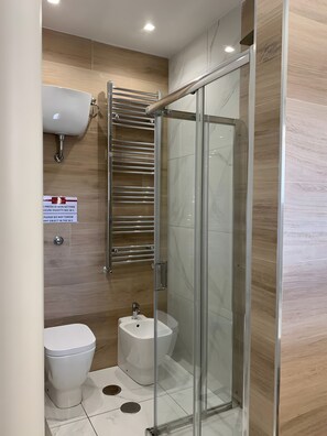 تجهيزات دش، مجففات شعر، مناشف