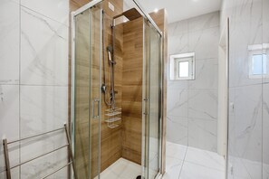 تجهيزات دش، مجففات شعر، مناشف