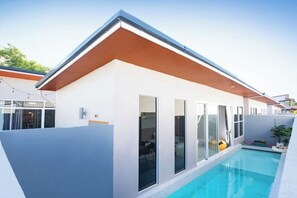 Unclassified image, 5 of 6, button - Best Time Pool Suites (Phuket)