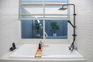 Room - Best Time Pool Suites (Phuket)