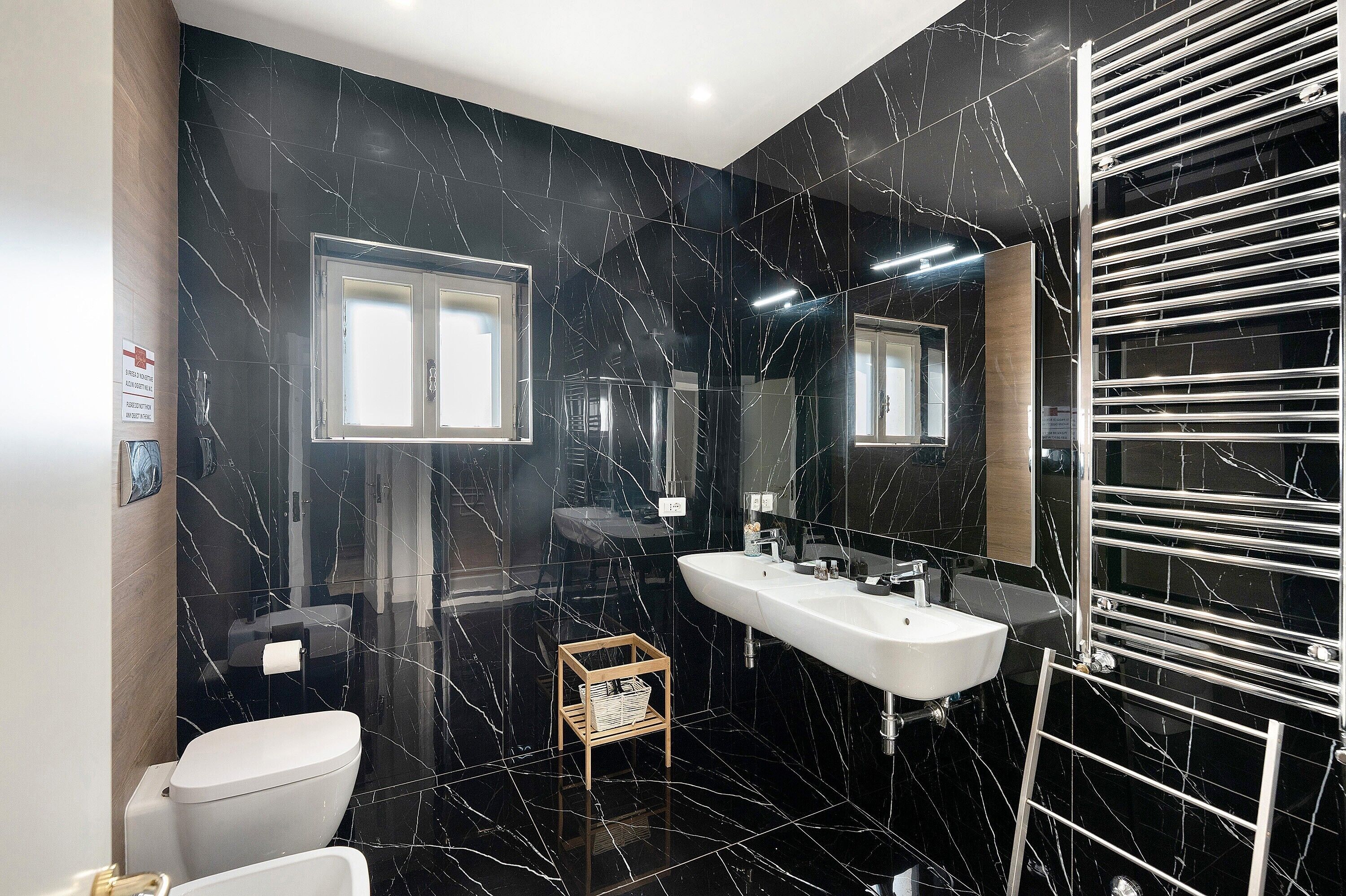 Doccia, asciugacapelli, asciugamani