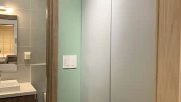 Bureau, espace de travail pour ordinateur portable, Wi-Fi gratuit