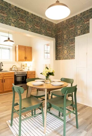 Dining - Charming North Troy apartments by the River (Troy)