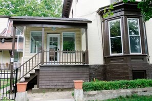 تفاصيل الفندق من الخارج