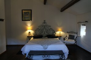 5 chambres, fer et planche à repasser, Wi-Fi