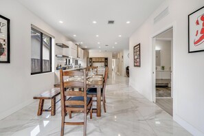 Dining - Fox Grand Residence- 6bd, 2 pools, pool table, ping pong (fort lauderdale)