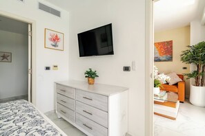 مكواة/لوح كي وواي فاي وملاءات أسرّة