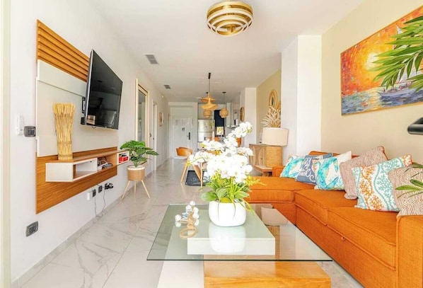 TV - Luxurious unit infinity pool & Jacuzzi at Cana Rock Star (Punta Cana)