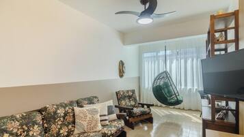 Basic Apartment | Living area