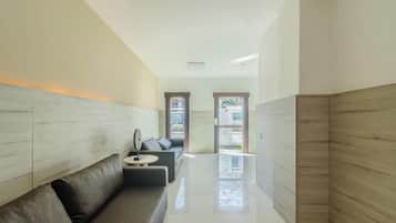 Basic Apartment | Living area