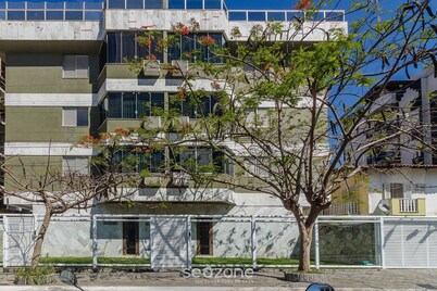 3BR Apt 300m From the Beach in Cabo Frio - Ecs0202