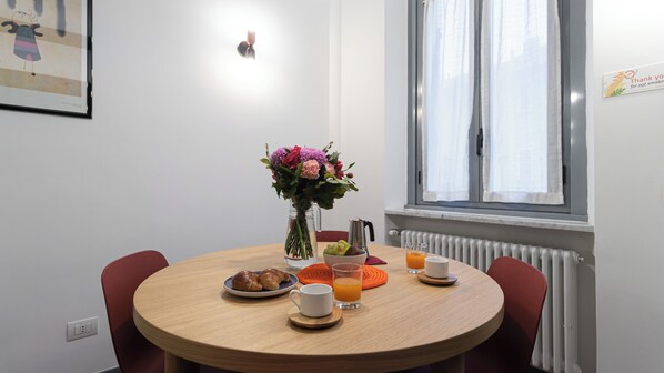 Classic-Apartment (1 Bedroom) | Esszimmer