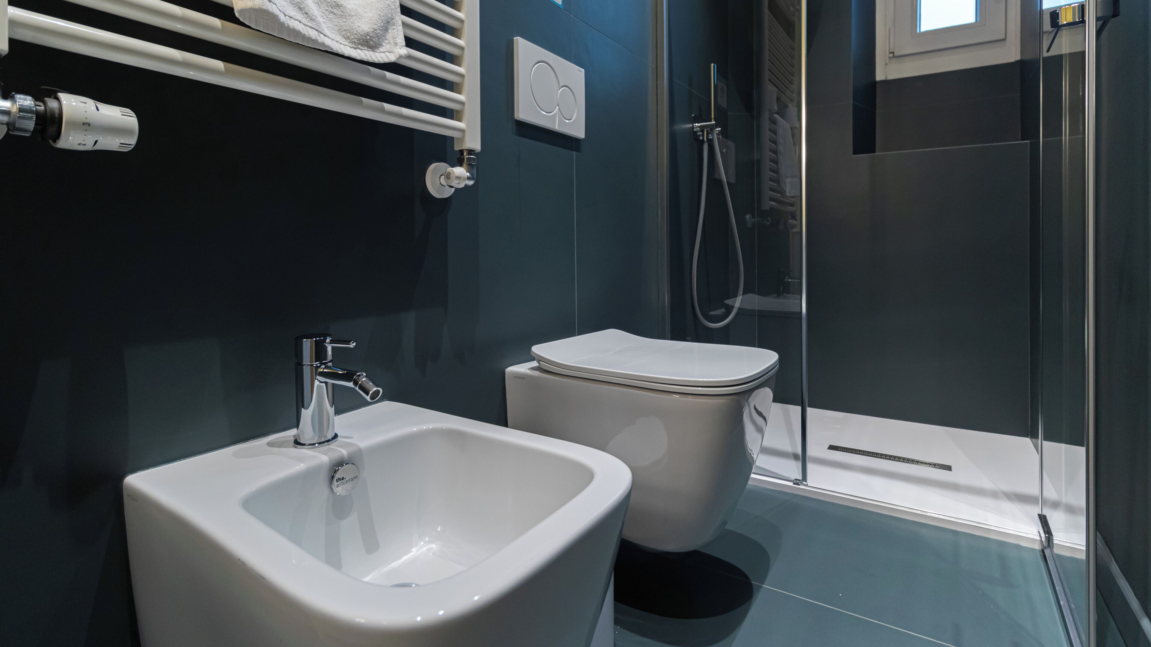 Classic Apartment (1 Bedroom) | Bathroom | Shower, bidet