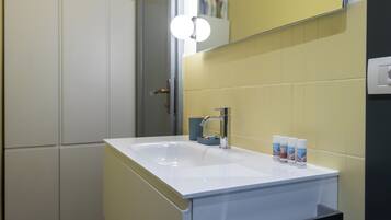 Classic-Apartment (1 Bedroom) | Badezimmer | Dusche, Bidet