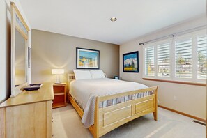 3 bedrooms, iron/ironing board, Internet, bed sheets