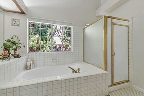 Hair dryer - Large Fremont Family Escape 4BR (Fremont)