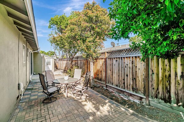 Outdoor dining - Comfy stay in Santa Clara (Santa Clara)