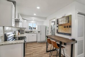 Fridge, microwave, stovetop, dishwasher