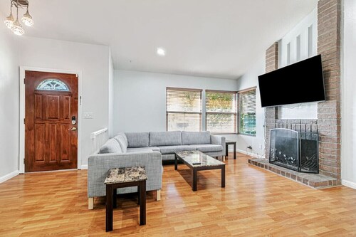 Fremont 4BD/2BA Gem w/ Big Yard