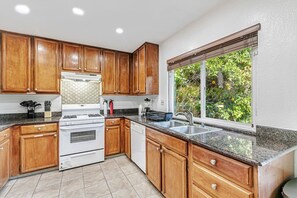 Fridge, microwave, oven, stovetop - Fremont 4BD/2BA Gem w/ Big Yard (Fremont)