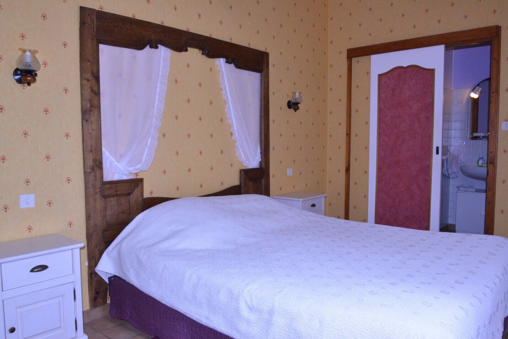 2 chambres, fer et planche à repasser, Wi-Fi, draps fournis